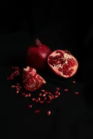 Detoxifying_Pomegranate_Smoothie_Recipe_Antioxidant_Rich_Healthy_Detox_Cleansing_Kapha_Balancing_Herbal_Fruit_ayurveda_food_ayurvedic